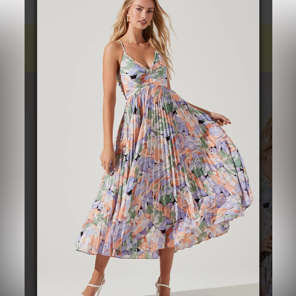 ASTR The Label Blythe Floral Plisse Midi Dress
